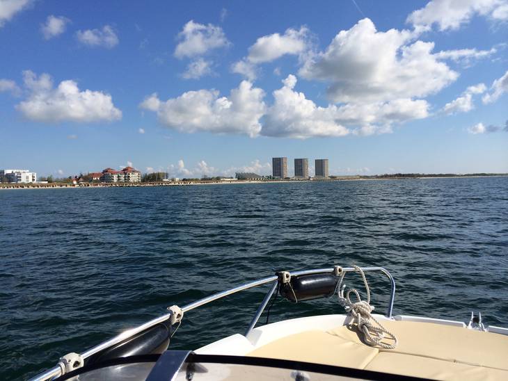 Blick auf die Ostsee und Fehmarn vom Boot aus